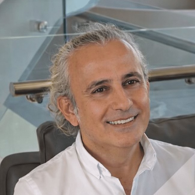 Dr Merdan Çelik, MD — chirurgien de greffe de cheveux à Istanbul, Global Health Hair
